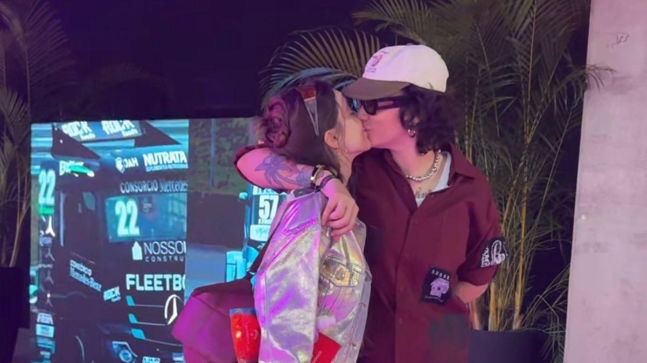 Famosos chegam para curtir o primeiro dia do Festival Lollapalooza 2025 em clima de romance