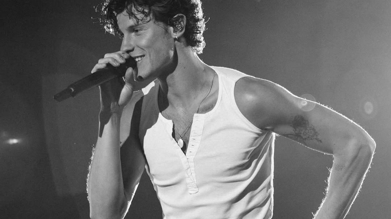 ‘A vida presta’, afirma Shawn Mendes durante show no Lollapalooza