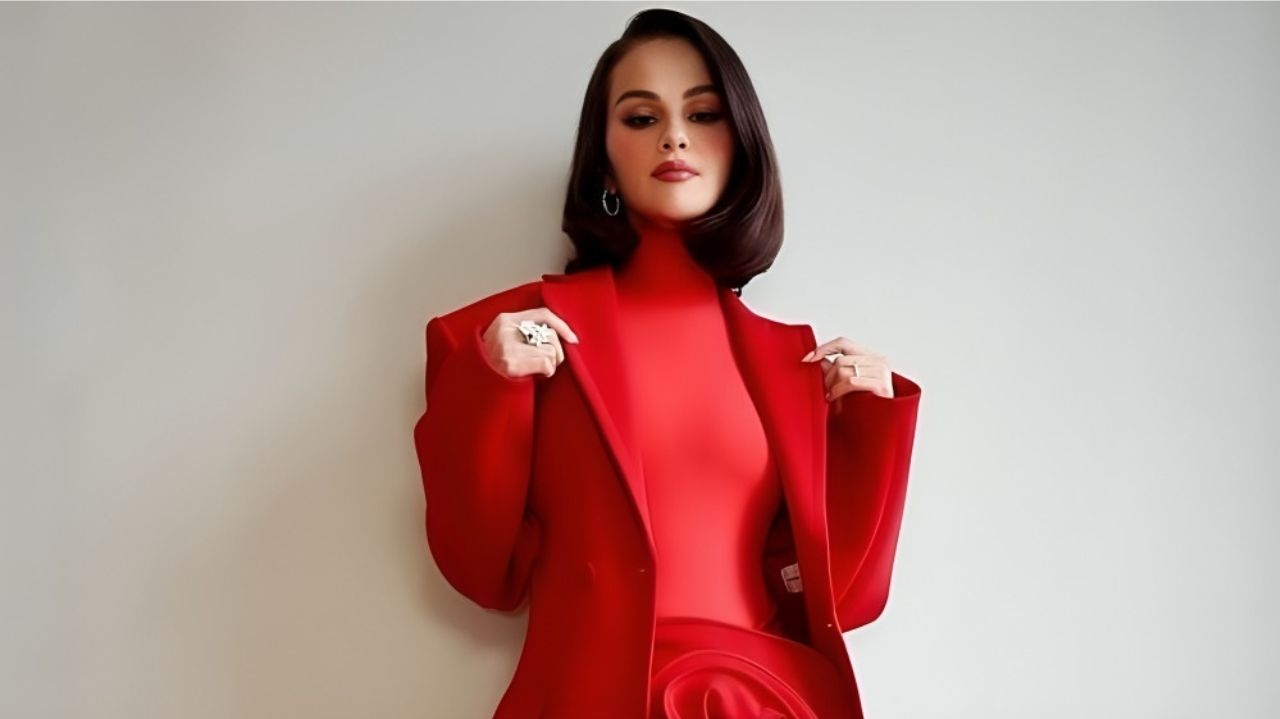 Selena Gomez impressiona com looks elegantes para divulgação de seu álbum
