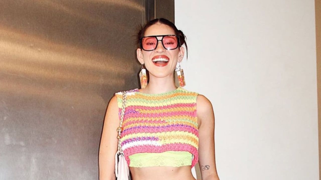 Blusa de crochê conquista espaço na moda e se tornam tendência