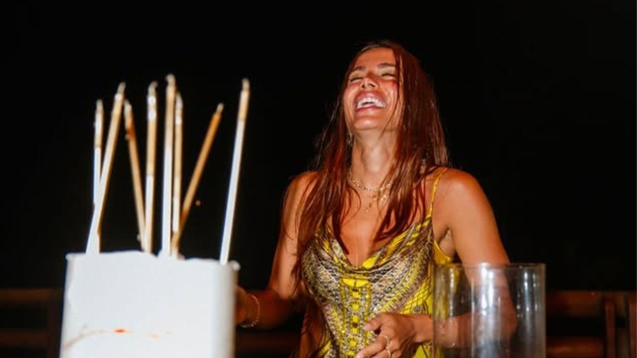 Anitta mostra fotos da viagem comemorativa em Fernando de Noronha em rede social