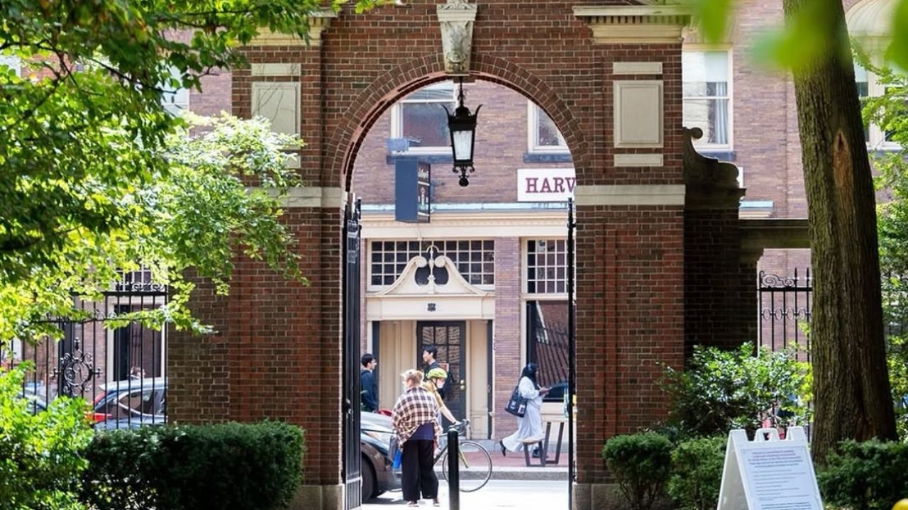 Governo Trump ameaça suspender recursos educacionais de universidades dos EUA