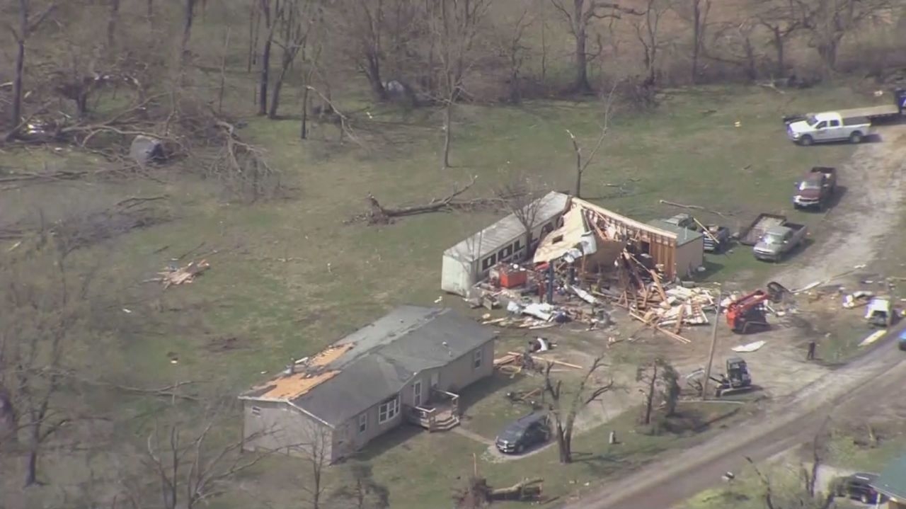 Clima severo nos Estados Unidos gera tornados e tempestades