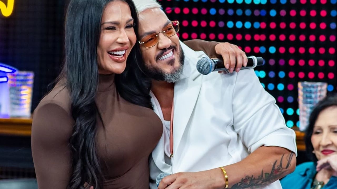 Gracyanne Barbosa revela que ainda é casada no papel com Belo