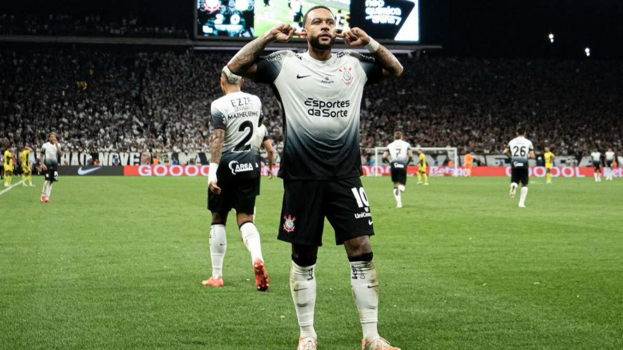 Memphis Depay se torna líder em assistências no futebol brasileiro na atual temporada