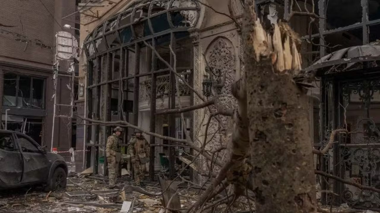 Ucrânia em alerta total após ataque russo; Polônia envia aviões militares para a fronteira