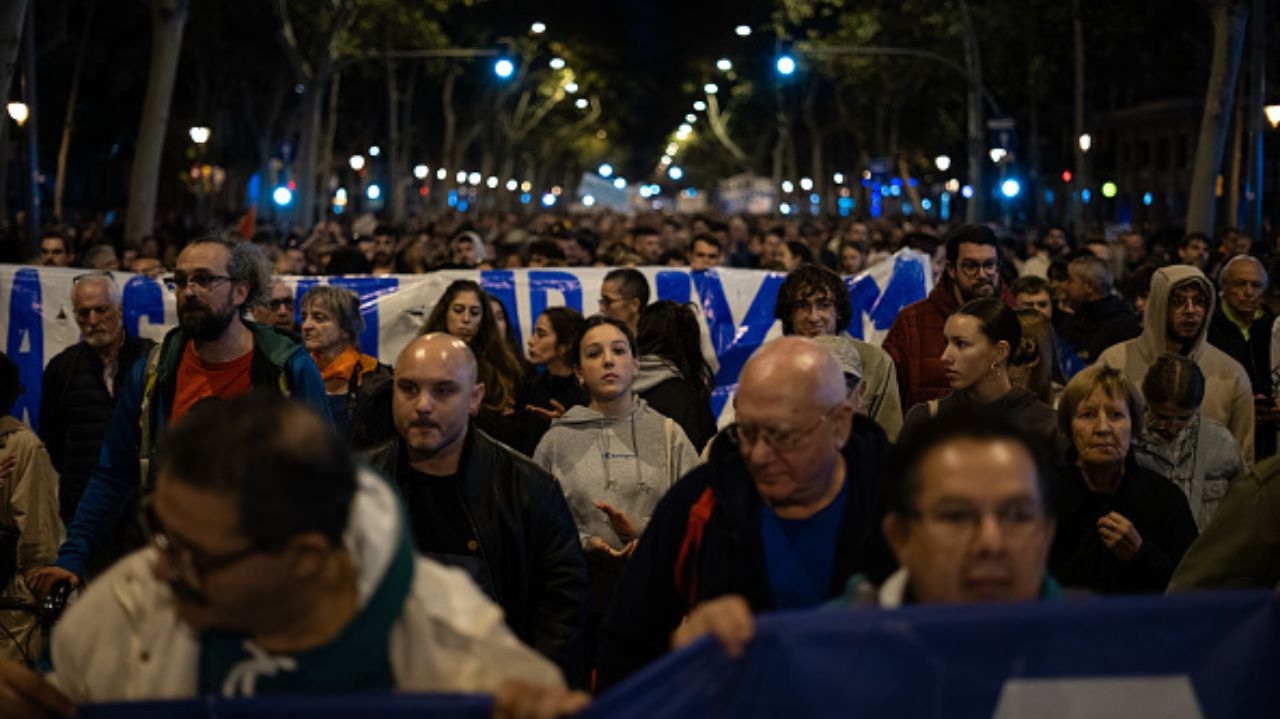 Espanha enfrenta manifestações devido ao aumento dos preços de aluguéis e moradia