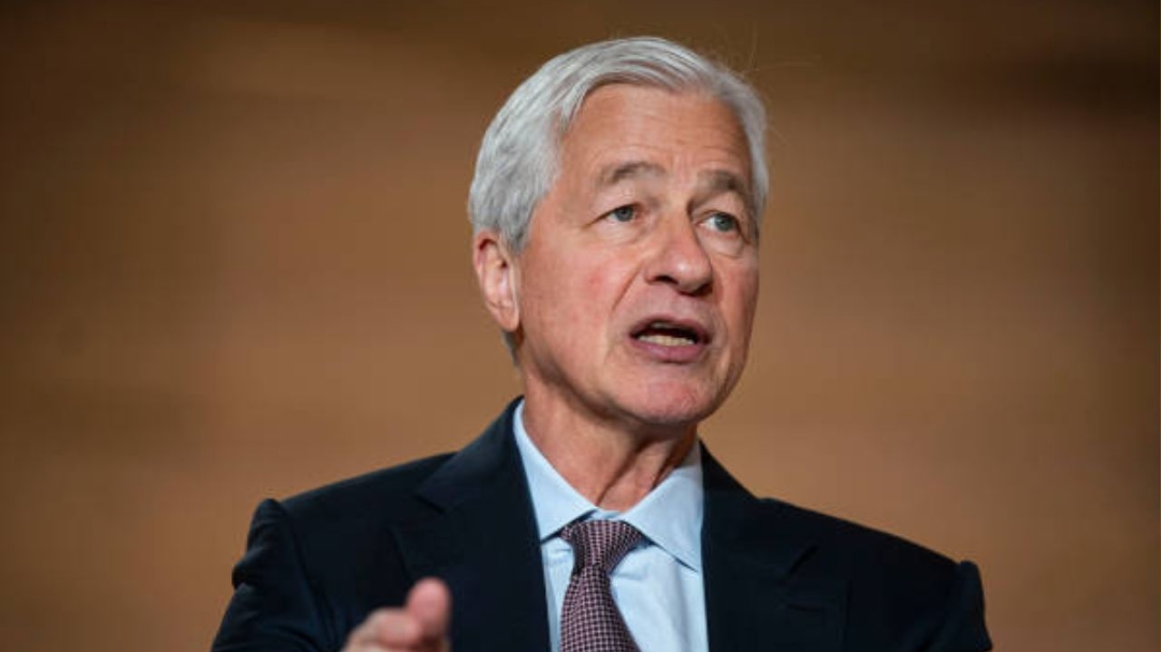 CEO da J.P. Morgan alerta para chances de recessão econômica nos EUA