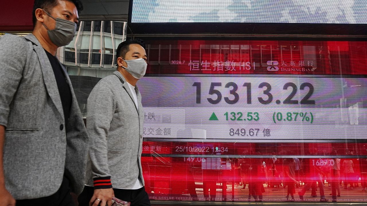 Ações em Hong Kong enfrentam queda histórica de 13% após tarifas chinesas em resposta a Trump