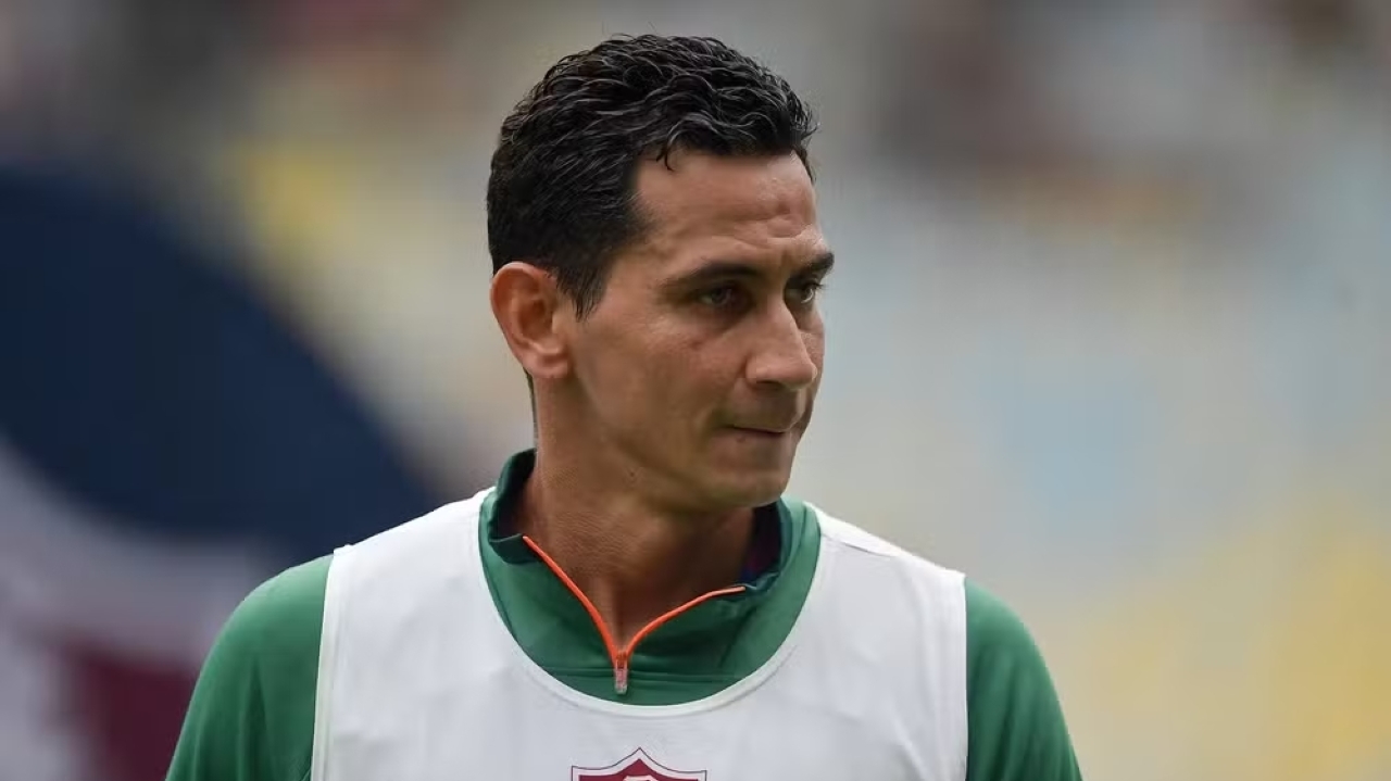 De volta aos gramados, Ganso exalta Renato Gaúcho