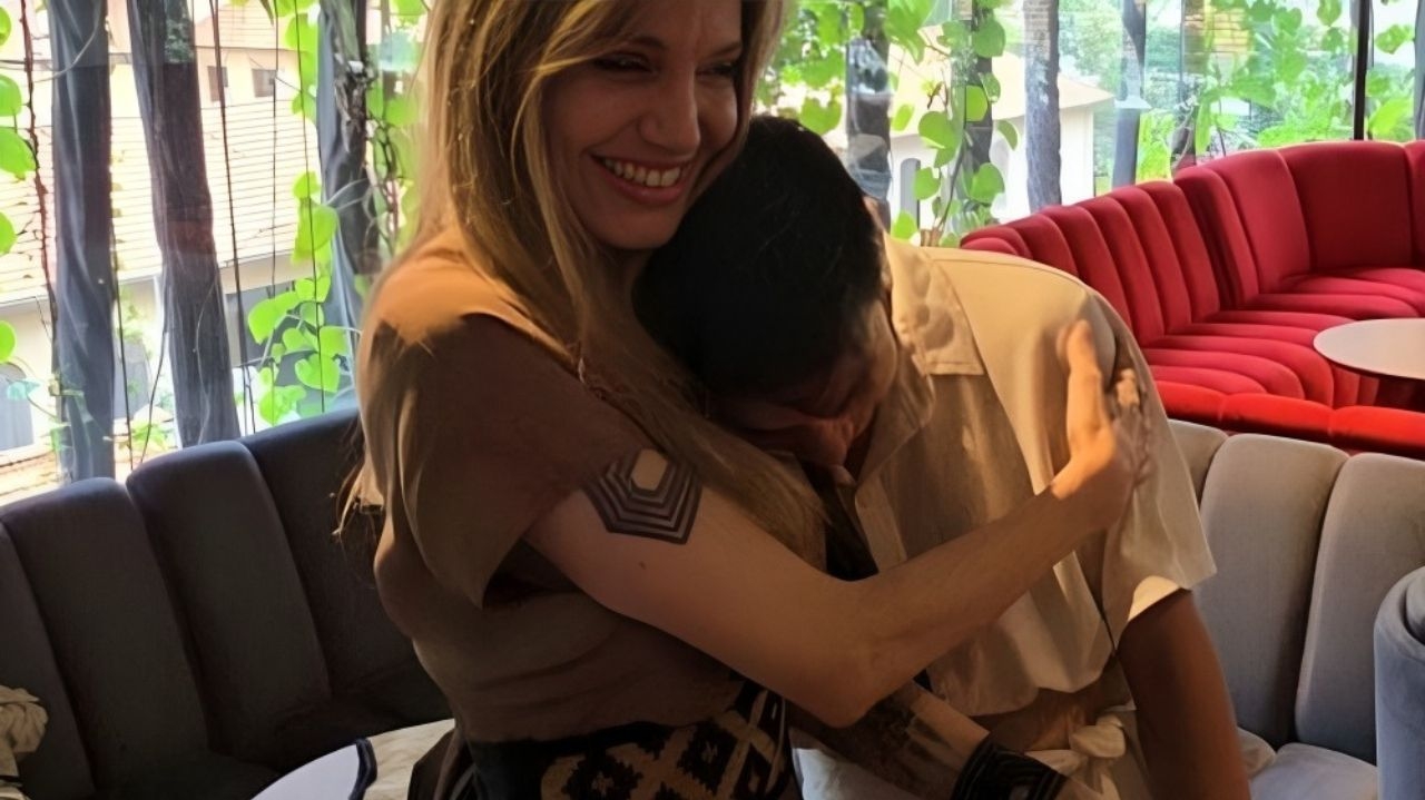 Angelina Jolie exalta moda indígena brasileira em encontro com estilista amazonense