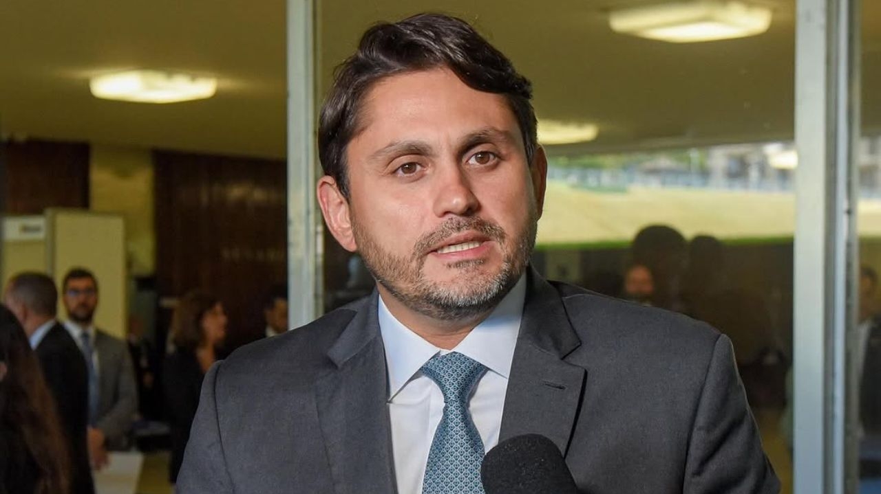 Após denúncia da PGR, ministro das Comunicações renuncia