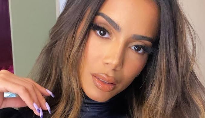 Anitta se afasta das redes sociais e diz ter perfil fake no Instagram