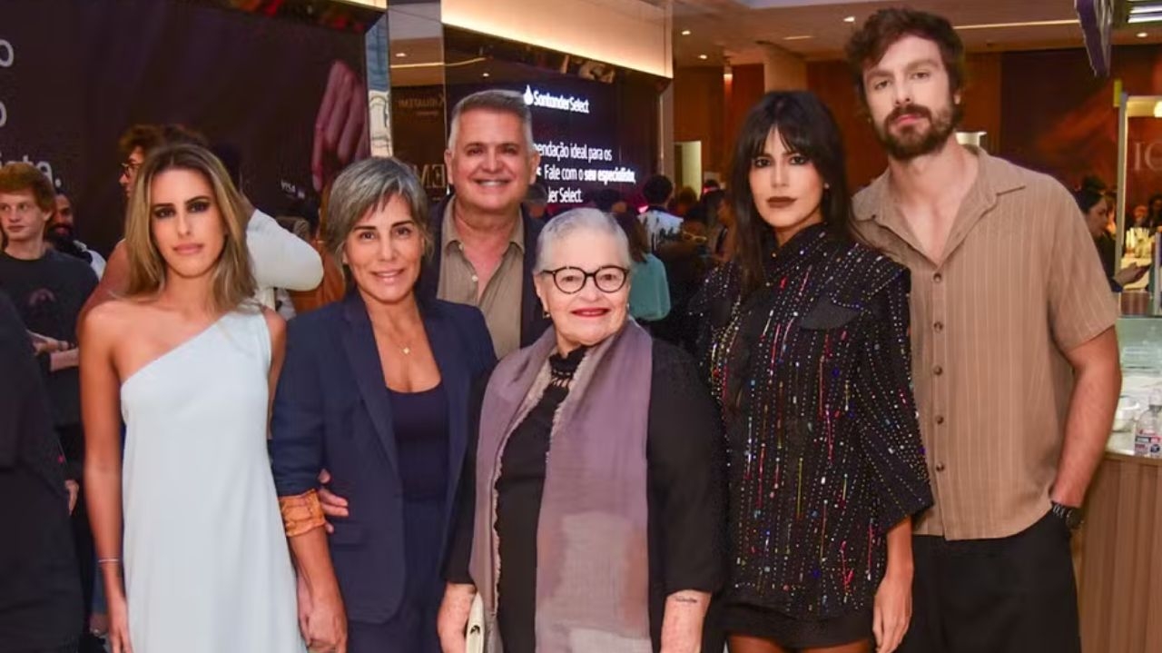 Glória Pires e Orlando Morais assistem desfile de genro no SPFW