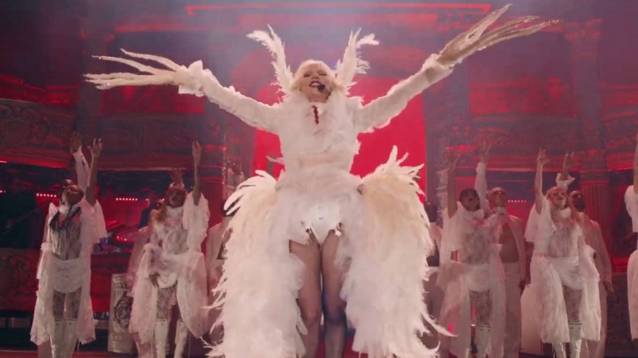 Lady Gaga transforma o Coachella em um espetáculo teatral e redefine os limites do pop