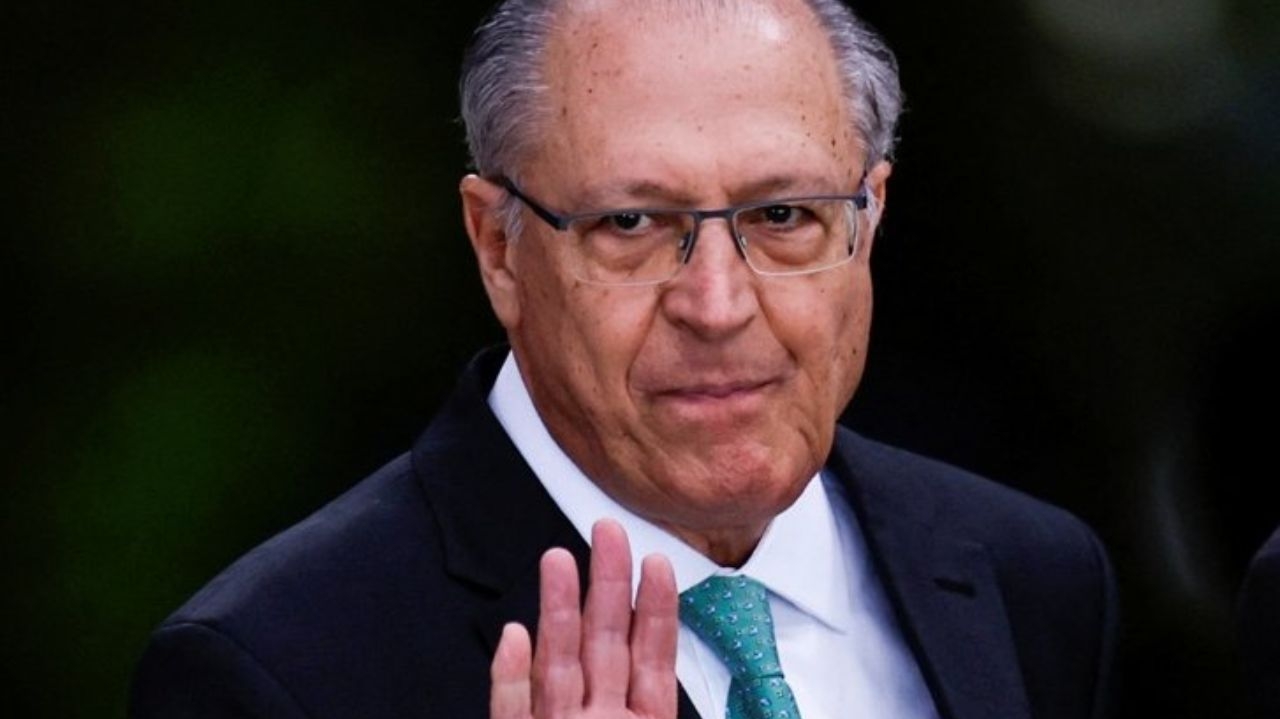 Governo receia que Brasil passe a receber chuva de produtos importados após tarifaço de Trump