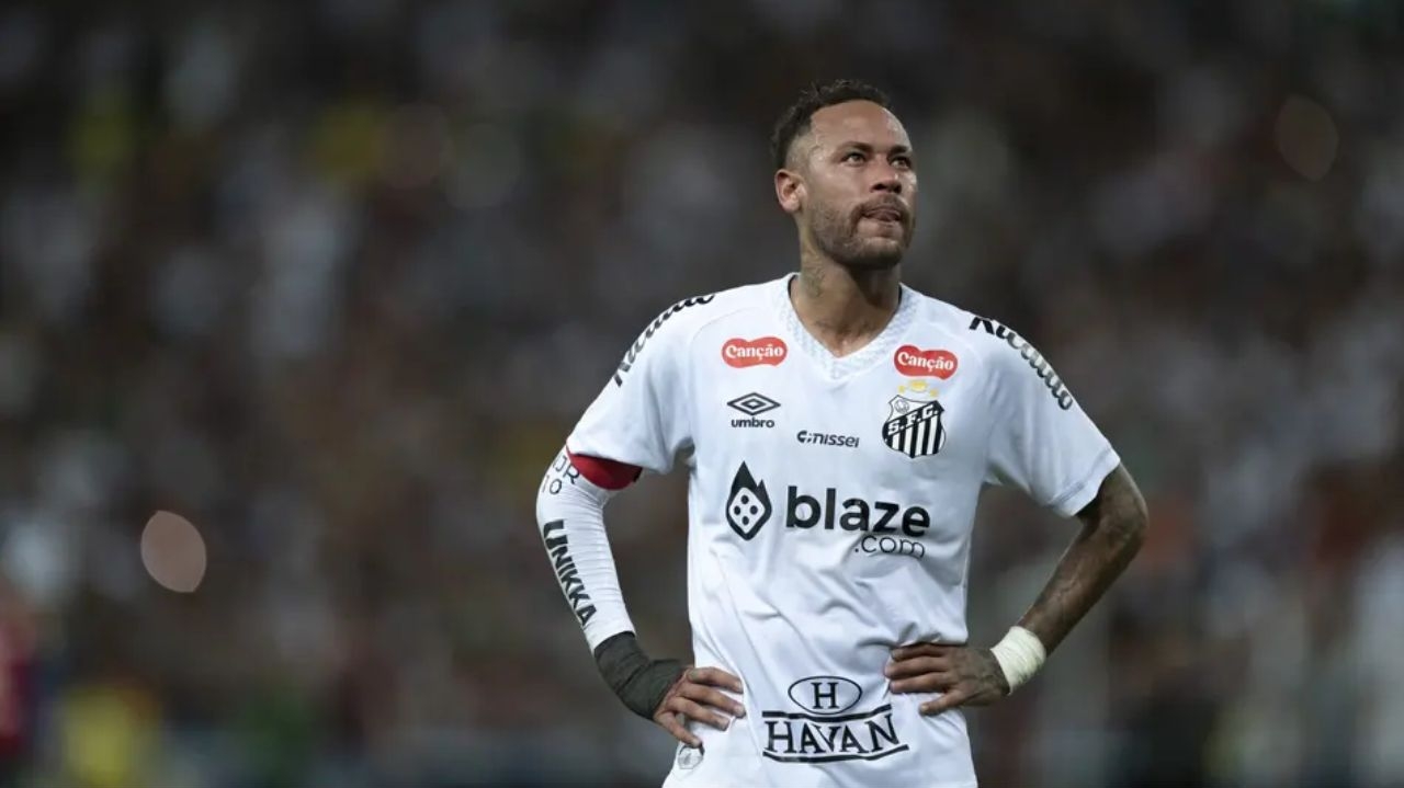 Neymar retorna ao Maracanã, mas desempenho discreto marca reestreia no Brasileirão
