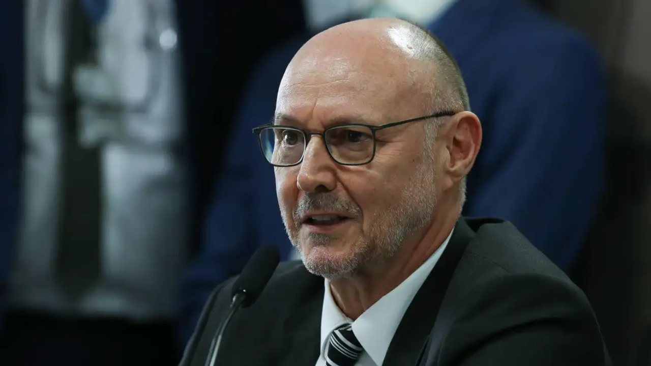 Diretor-geral da Abin é intimado pela PF para depor por esquema de espionagem ilegal