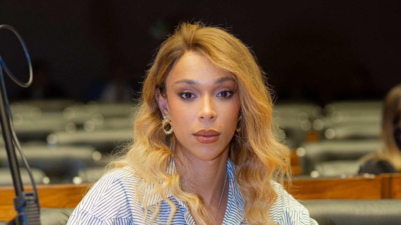 Erika Hilton denuncia alteração de gênero em visto americano