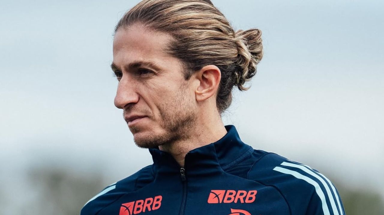 Filipe Luís valoriza atuação, mas mantém os pés no chão