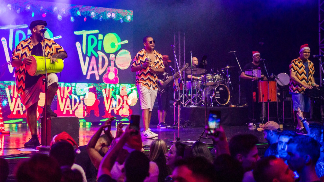 Trio Vadio lança primeiro single autoral inspirado em amor real de fãs: “É uma história que emociona”