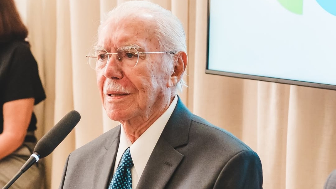 José Sarney é diagnosticado com Covid-19 e se recupera em casa