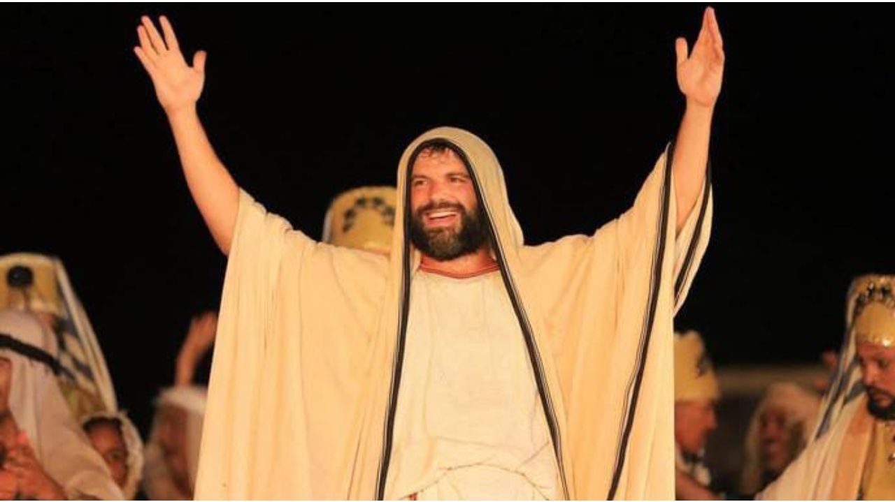 Duda Nagle interpreta Jesus em Paixão de Cristo no Piauí