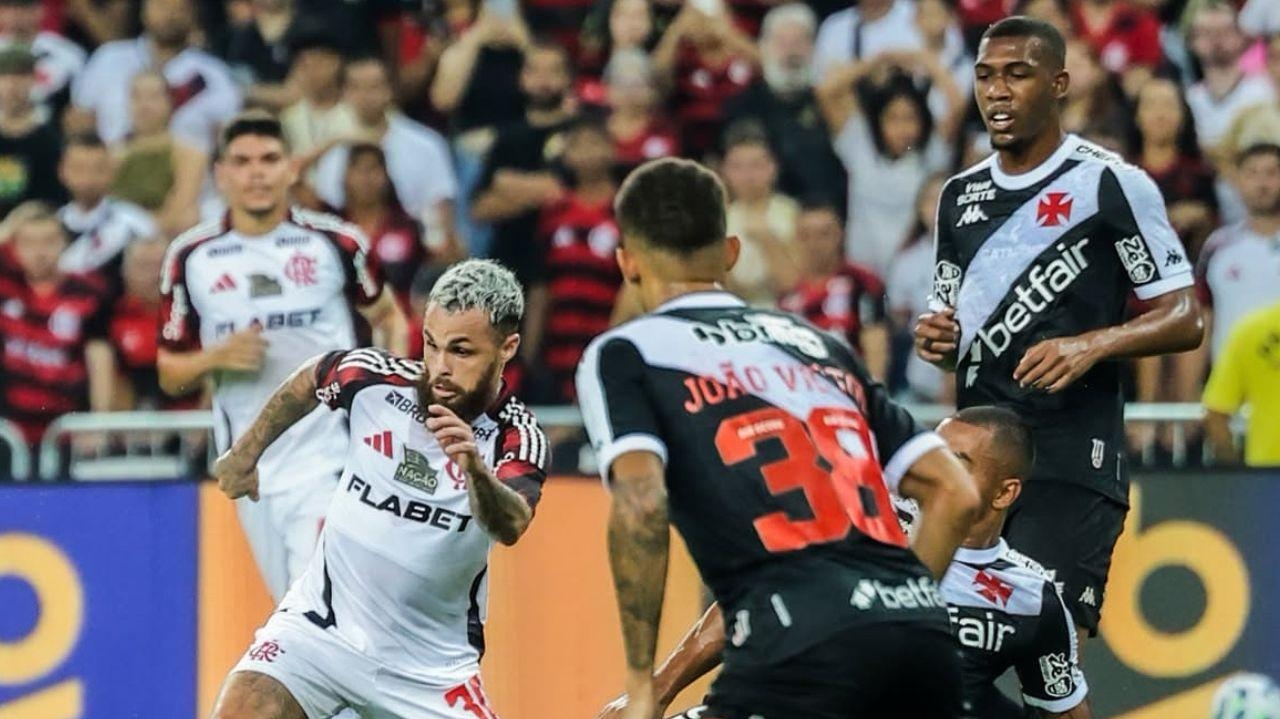 Vasco e Flamengo ficam no empate em jogo com bola na trave e atuação brilhante de Léo Jardim