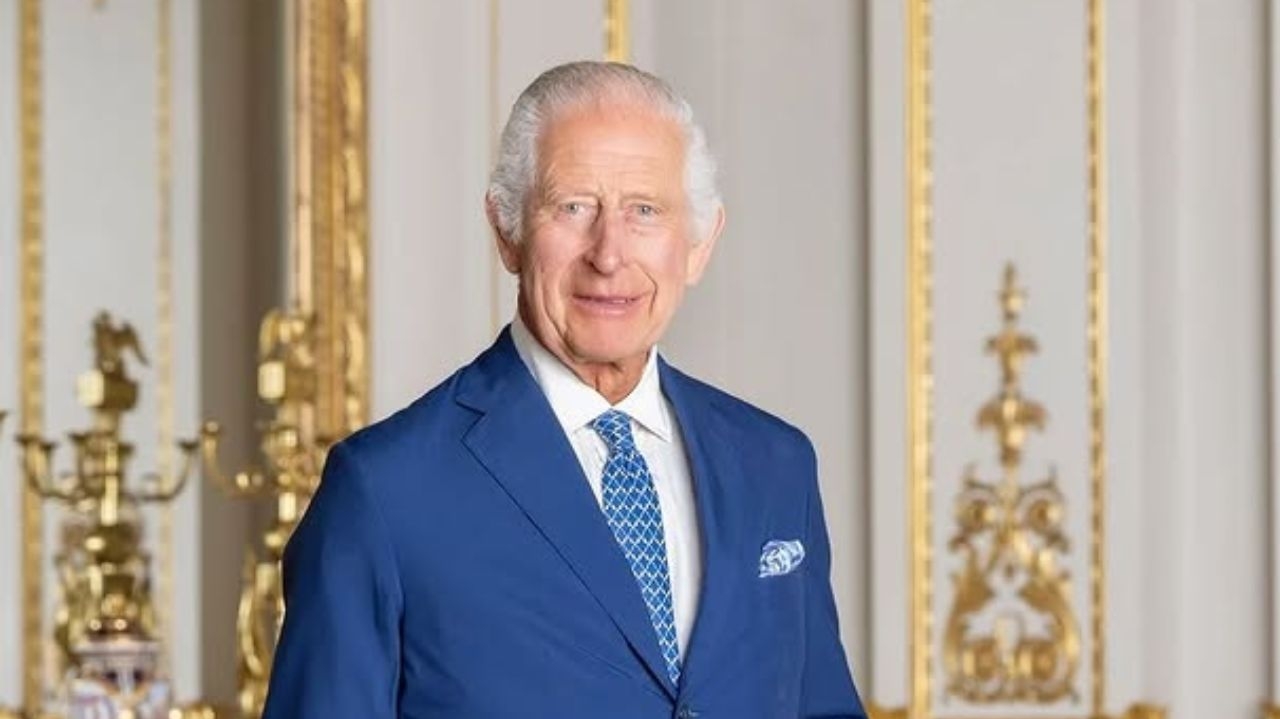 Rei Charles III se comove com a perda de Papa Francisco