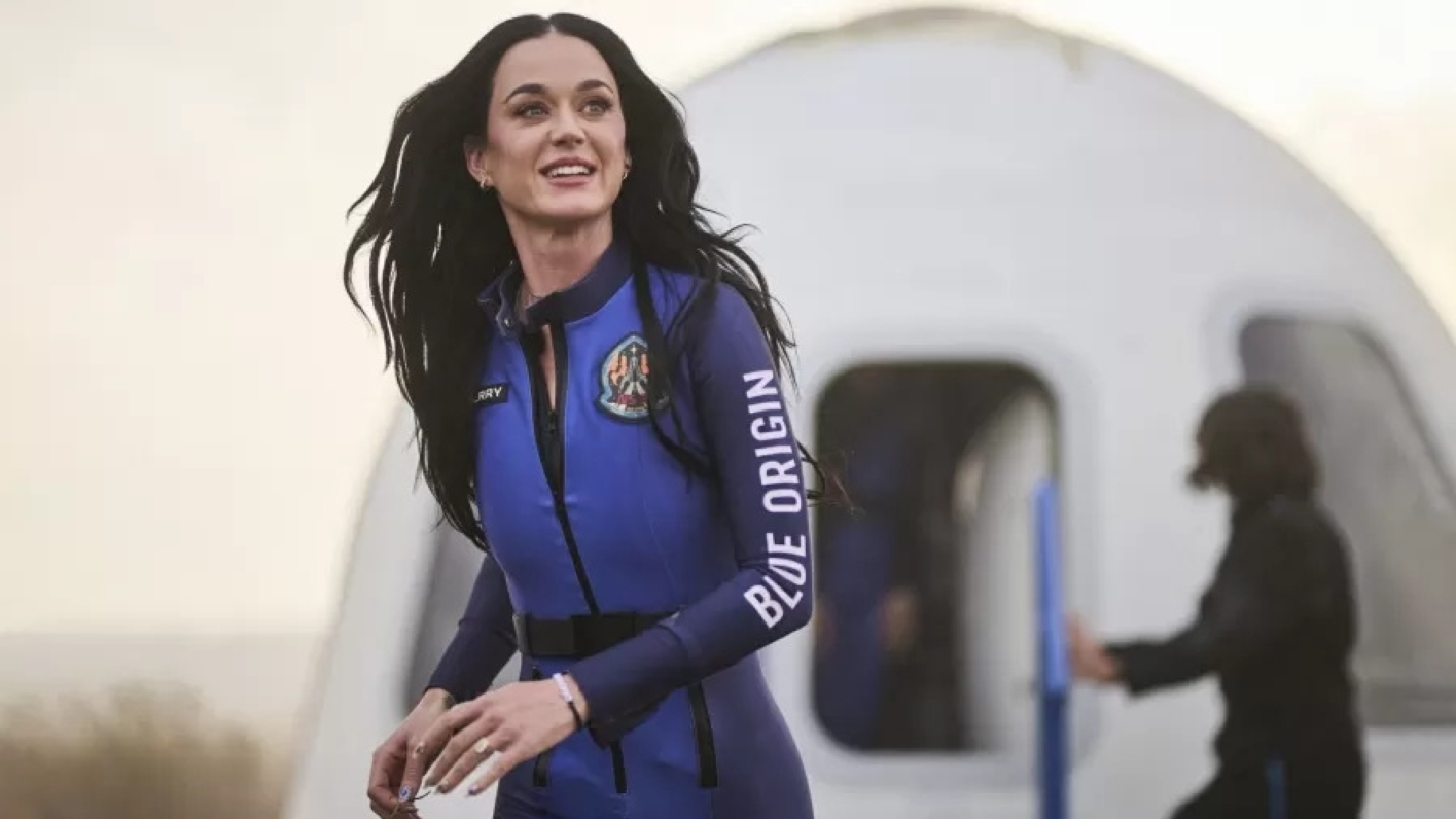 Katy Perry afirma estar arrependida da divulgação de sua viagem ao espaço