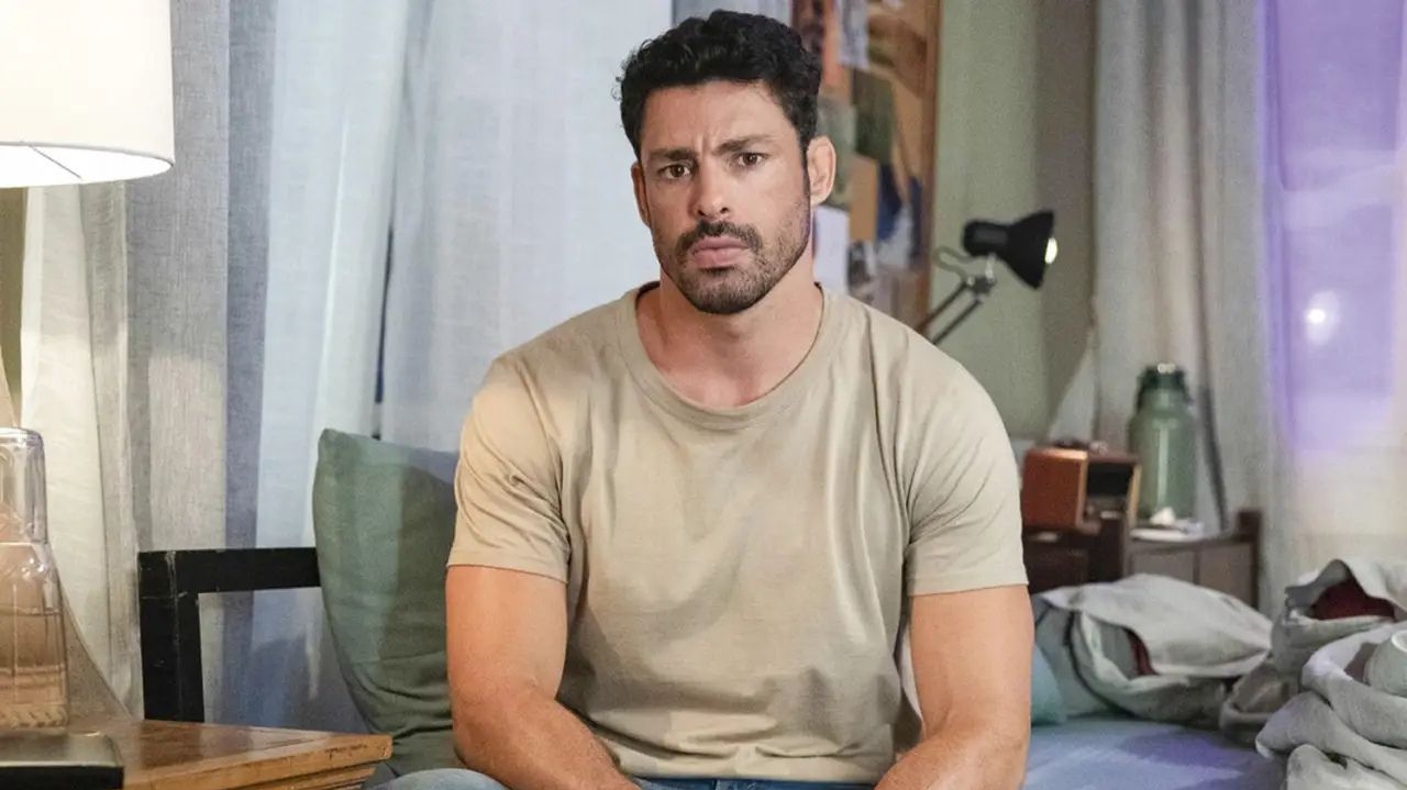 Cauã Reymond responde jornalista com frieza e polêmicas do ator ganham repercussão