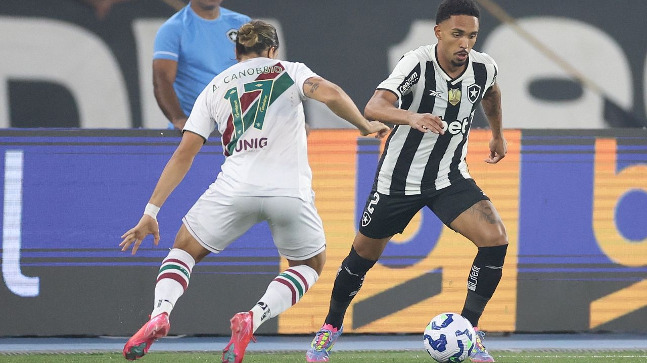 Botafogo supera Fluminense e vence Clássico Vovô