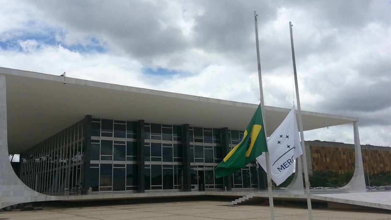 STF retoma julgamento sobre prisão de Fernando Collor após condenação por corrupção