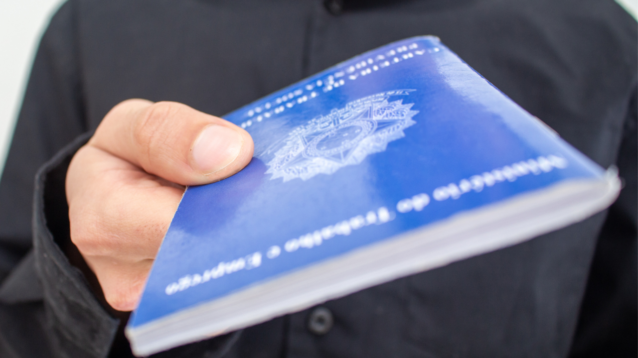 Desemprego entre jovens no Brasil alcança menor nível em mais de uma década