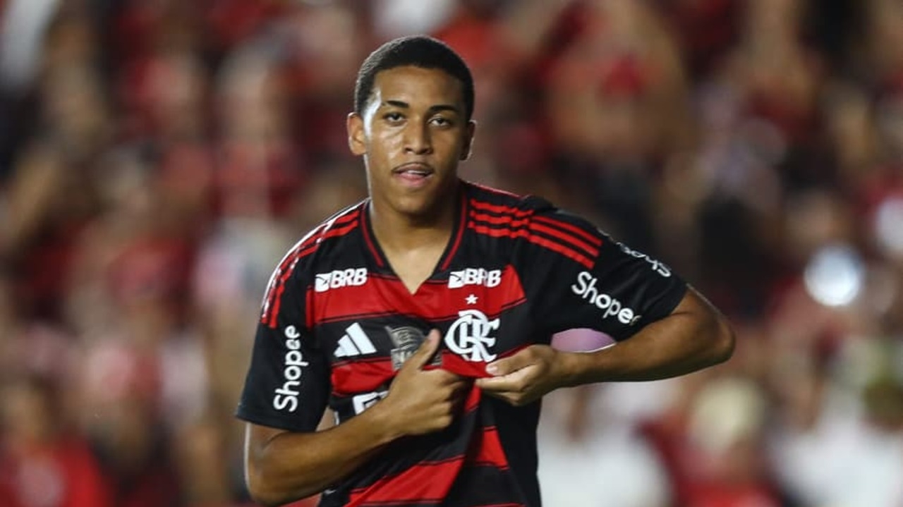 Joshua brilha em estreia profissional e garante vitória do Flamengo na Copa do Brasil