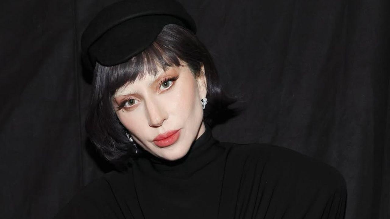 Lady Gaga faz aparição surpresa em ensaio no palco de Copacabana