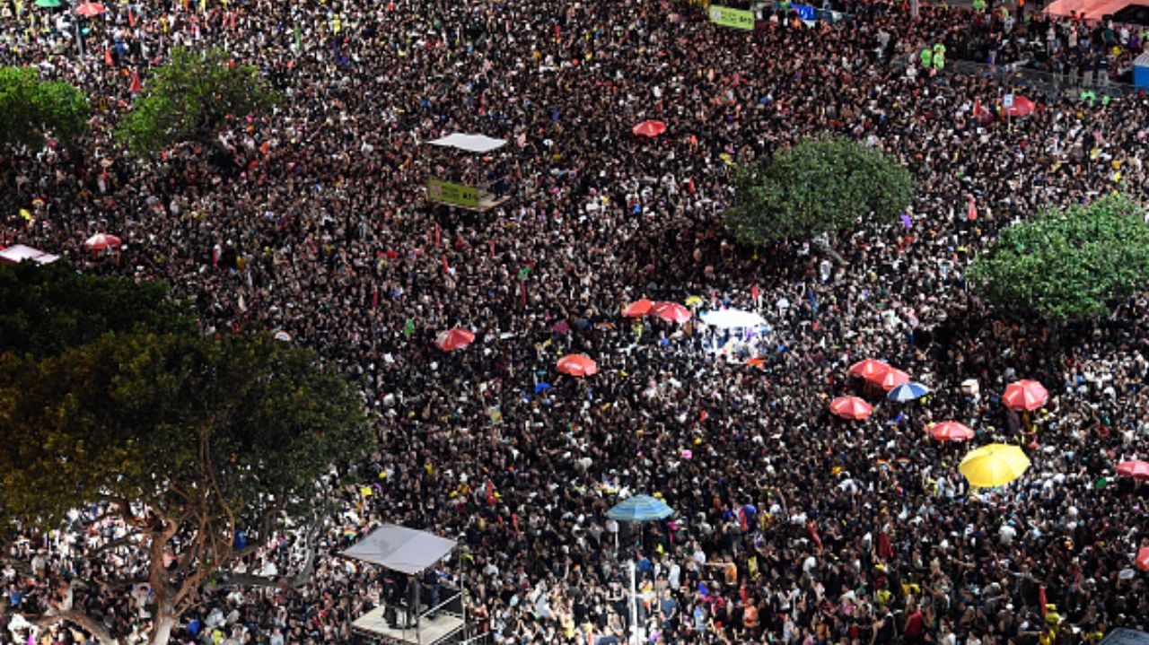 Público presente no show de Lady Gaga sofre com superlotação no metrô