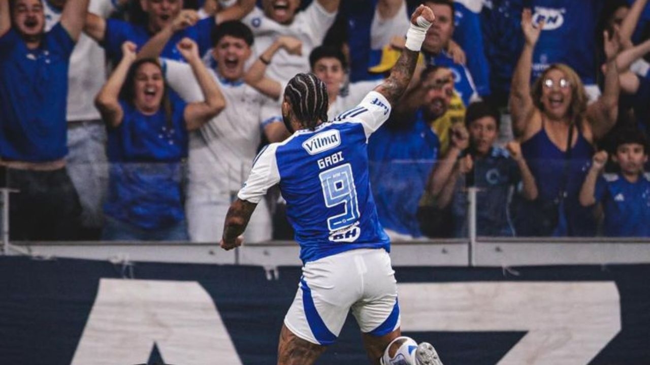 Gabigol reencontra o Flamengo, marca gol e ouve xingamentos da torcida