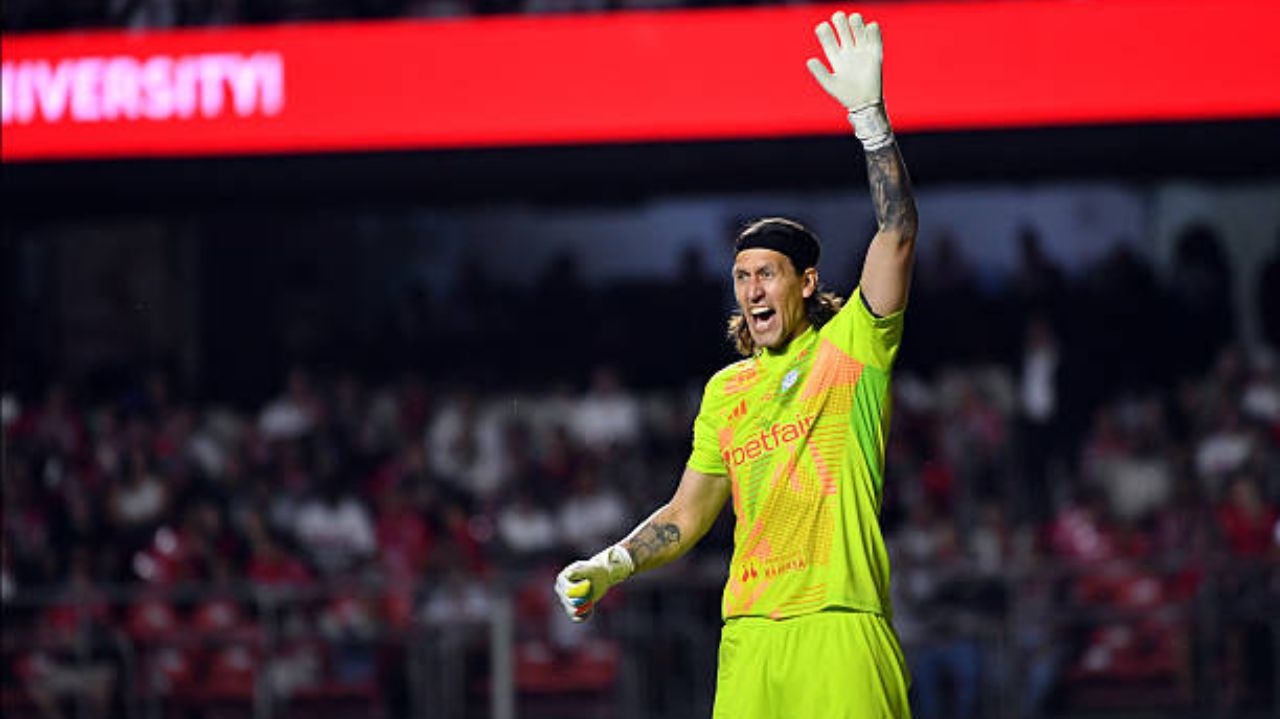 Cássio elogia conexão entre torcida e jogadores após vitória sobre Flamengo