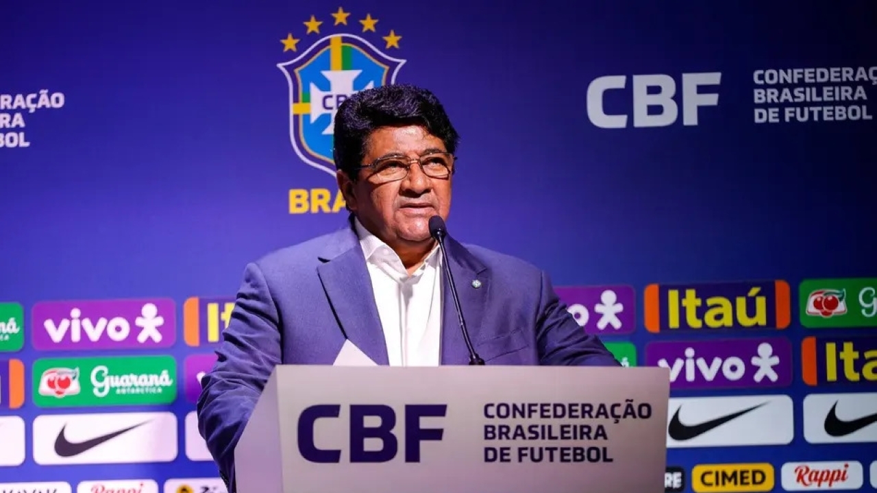 CBF teria marcado amistoso com seleção banida do futebol, diz Galvão Bueno