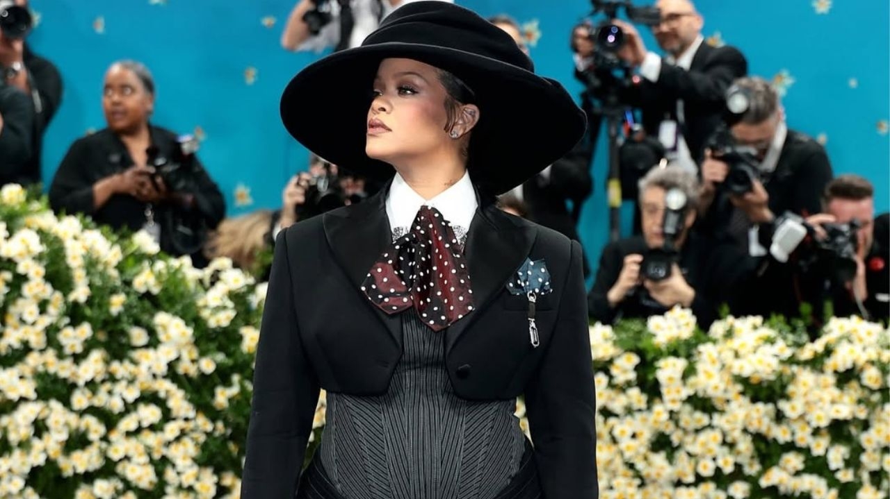 Após surpresa no Met Gala 2025, Rihanna fala sobre gravidez e comenta próximo álbum