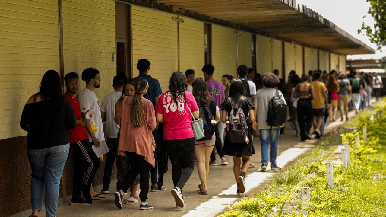 Educação estagnada impede avanço do Brasil no IDH apesar de progressos em saúde e renda