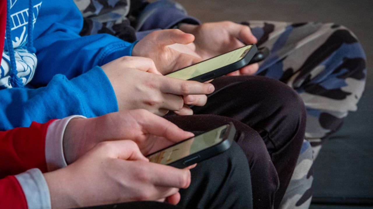 Excesso de redes sociais por adolescentes abre discussão sobre transtorno mental