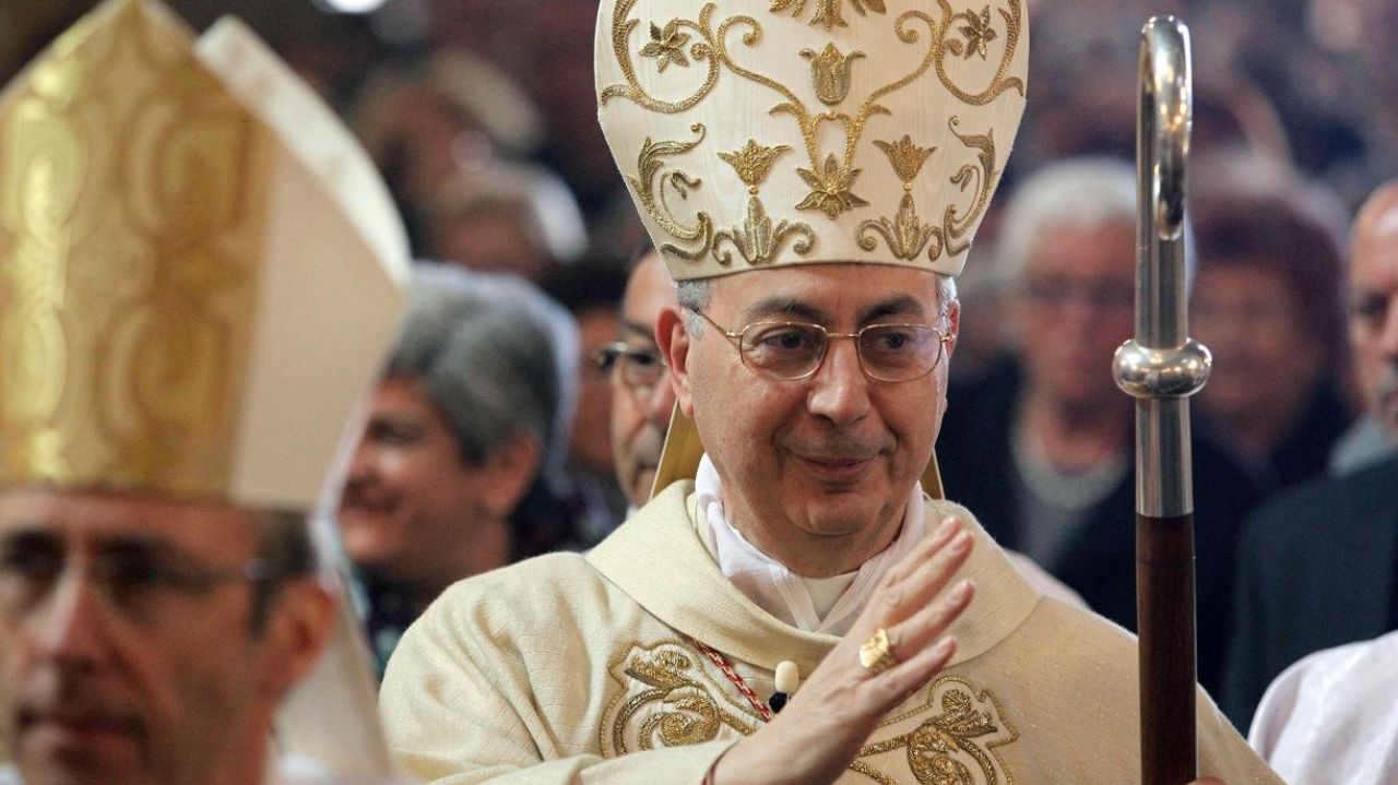 Dominique Mamberti é o cardeal que vai anunciar novo papa