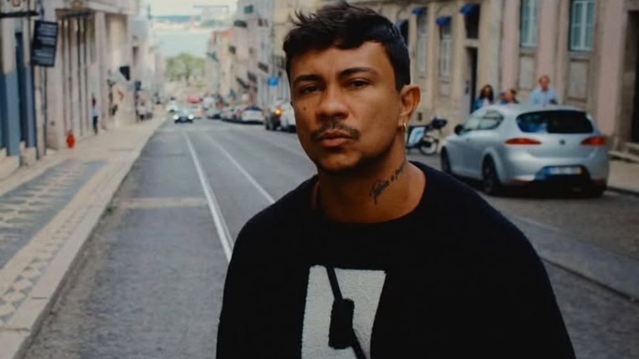 Xamã é comparado com participante do reality show “Minha Mãe com o Seu Pai”