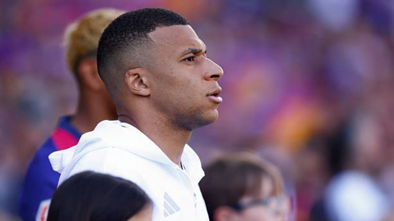 Mbappé se torna o jogador com mais gols marcados na temporada de estreia