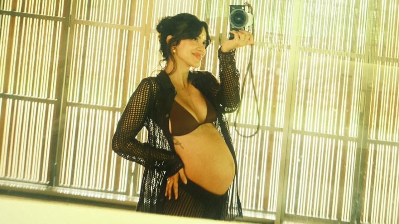 Manu Gavassi celebra o primeiro dia das mães ao lado da filha Nara