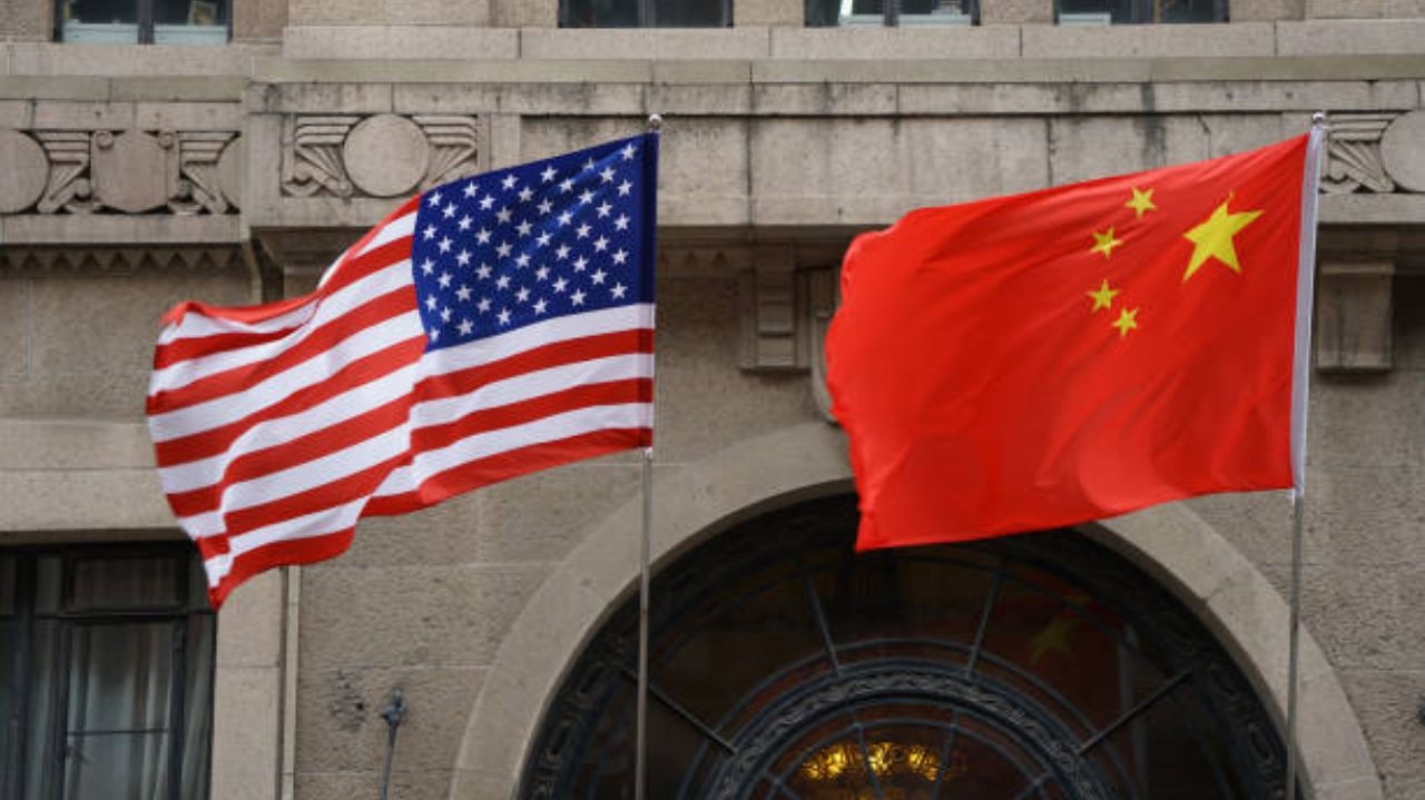 EUA e China selam trégua tarifária temporária após meses de tensão comercial