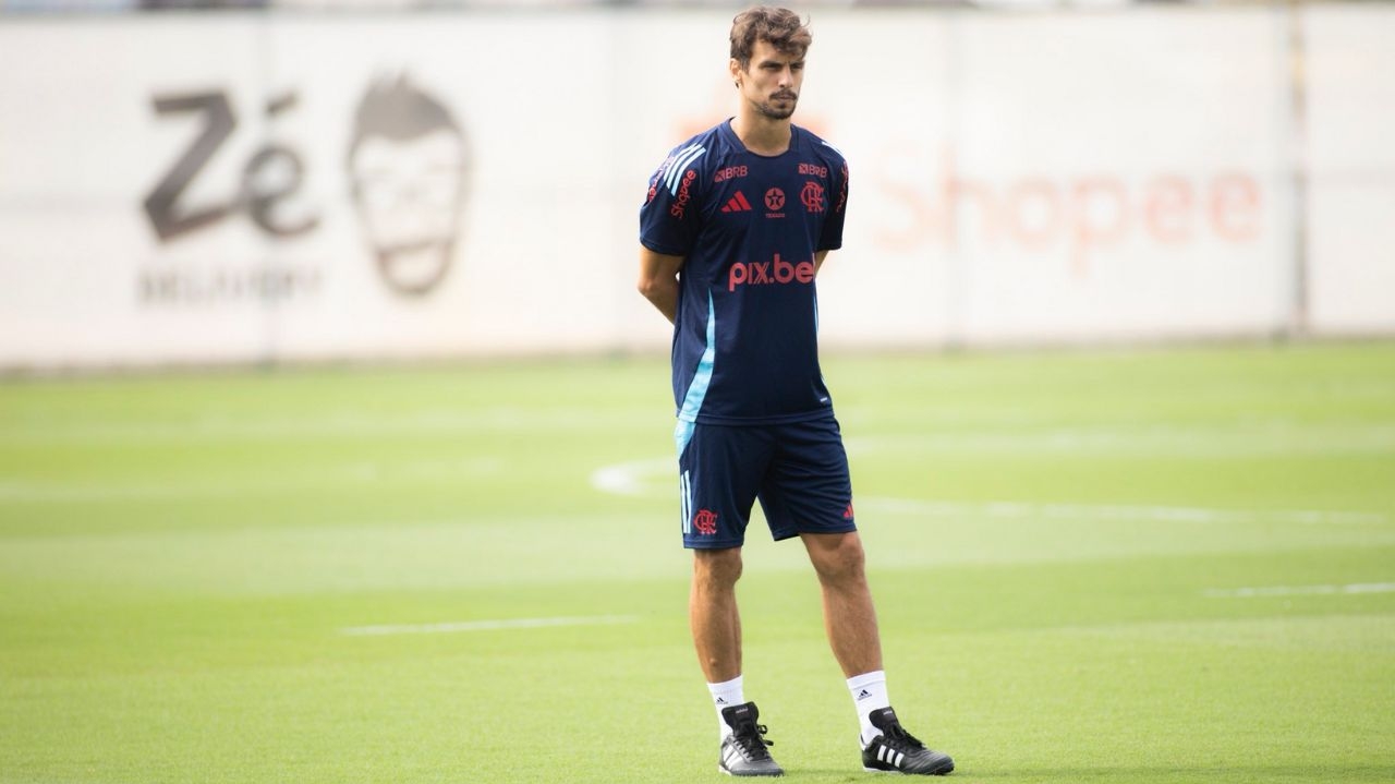 Rodrigo Caio assume nova função no Flamengo e inicia trajetória como auxiliar técnico