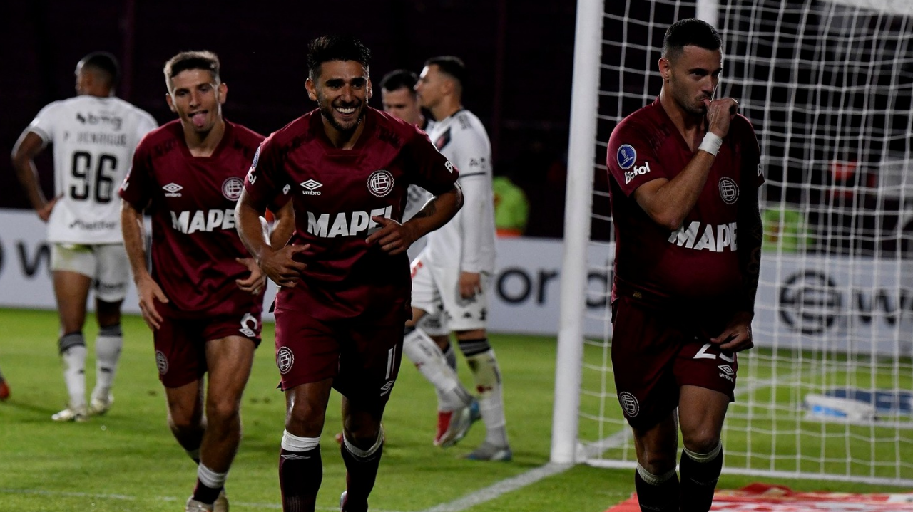 Vasco joga mal e perde para o Lanús em estréia de Diniz